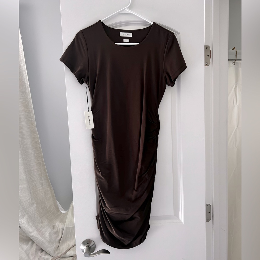 NWT Aritzia short sleeve Babaton Contour Dress! Beautiful chocolate brown.